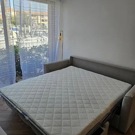 Moderne Sur Le Port Apartment